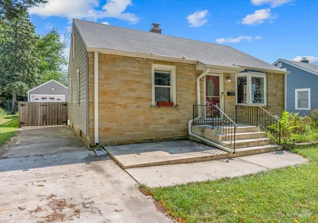 Photo 2 of Single family home for sale at 436 Le Grande Blvd, Aurora, IL 60506 | MLS# 12753490 | Listing updated on 2026-09-15