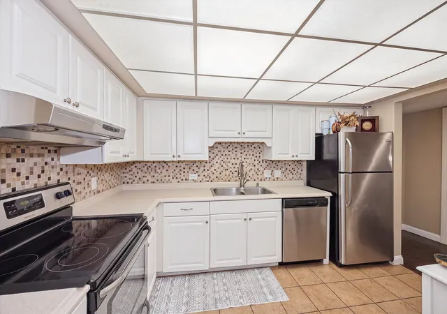 Listing Photo 3 - Condo for sale in building located at 112 Carriage Wy Dr, Burr Ridge, IL 60527 - Unit #110A