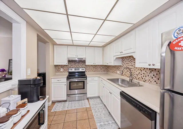 Listing Photo 4 - Condo for sale in building located at 112 Carriage Wy Dr, Burr Ridge, IL 60527 - Unit #110A