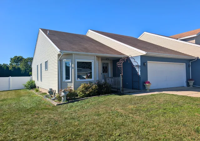 Photo 1 of Townhouse for sale at 801 W Mckinley Rd, Ottawa, IL 61350 | MLS# 12753526 | Listing updated on 2026-09-15