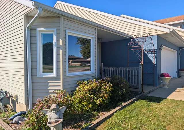 Photo 2 of Townhouse for sale at 801 W Mckinley Rd, Ottawa, IL 61350 | MLS# 12753526 | Listing updated on 2026-09-15