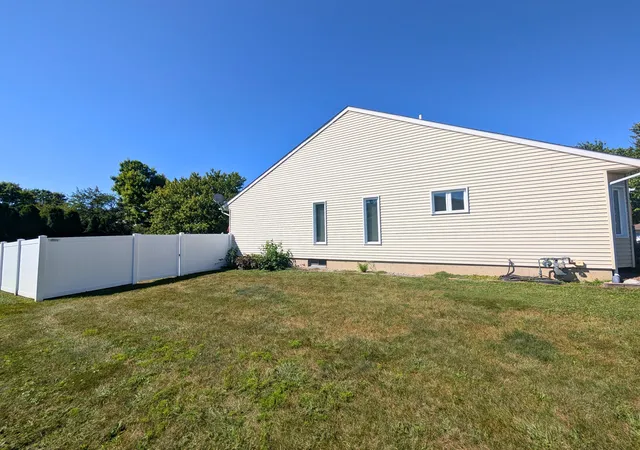 Photo 3 of Townhouse for sale at 801 W Mckinley Rd, Ottawa, IL 61350 | MLS# 12753526 | Listing updated on 2026-09-15
