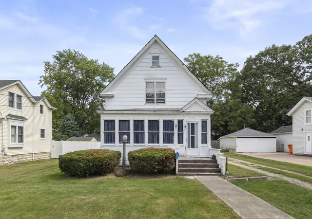 Single family home for sale at 510 N Lafayette St, Sandwich, IL 60548 | MLS# 12753527