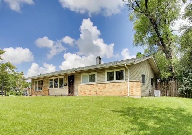 Photo 2 of Single family home for sale at 1300 Jefferson Rd, Hoffman Estates, IL 60169 | MLS# 12753544 | Listing updated on 2026-09-14