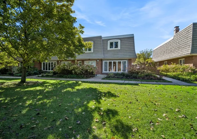 Photo 1 of Townhouse for sale at 1466 Concorde Cir, Highland Park, IL 60035 | MLS# 12753549 | Listing updated on 2026-10-05