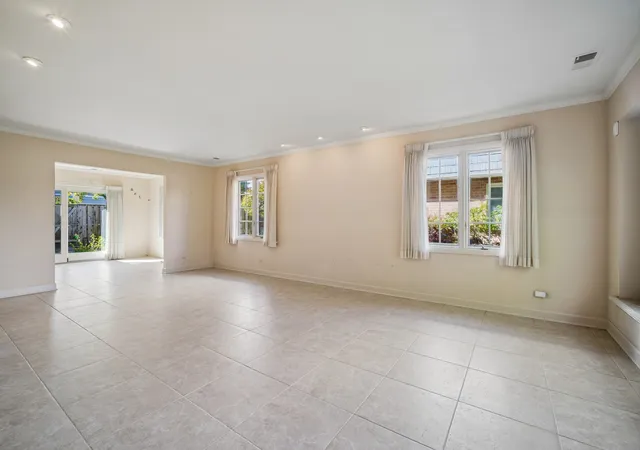 Photo 3 of Townhouse for sale at 1466 Concorde Cir, Highland Park, IL 60035 | MLS# 12753549 | Listing updated on 2026-10-05