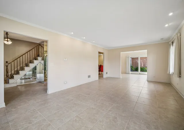 Photo 3 of Townhouse for sale at 1466 Concorde Cir, Highland Park, IL 60035 | MLS# 12753549 | Listing updated on 2026-10-05
