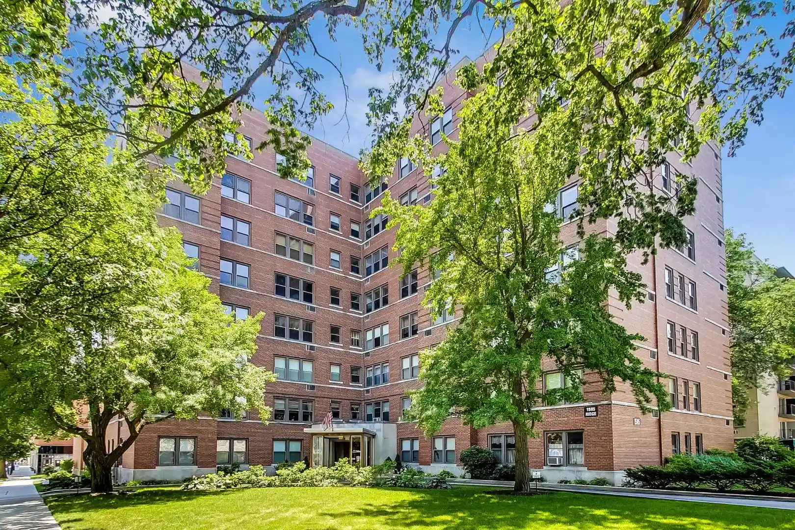 Listing Photo 1 - Condo for sale in 1585 Ridge Ave located at 1585 Ridge Ave, Evanston, IL 60201 - Unit #505