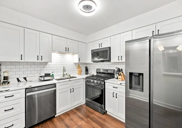 Photo 4 of Condo for sale at 7231 Wolf Rd #208, Indian Head Park, IL 60525 | MLS# 12753551 | Listing updated on 2026-09-14
