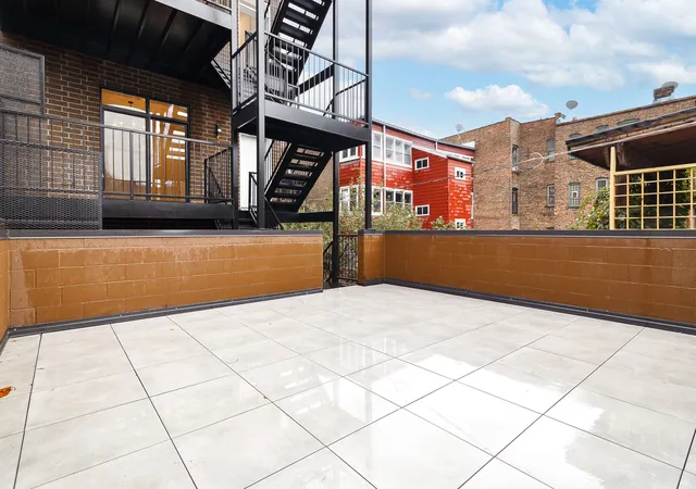 Listing Photo 2 - Condo for sale in building located at 5446 S Kimbark Ave, Chicago, IL 60615 - Unit #2
