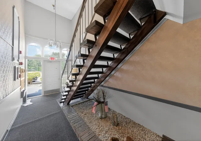 Listing Photo 4 - Condo for sale in building located at 3235 S Manor Dr, Lansing, IL 60438 - Unit #104