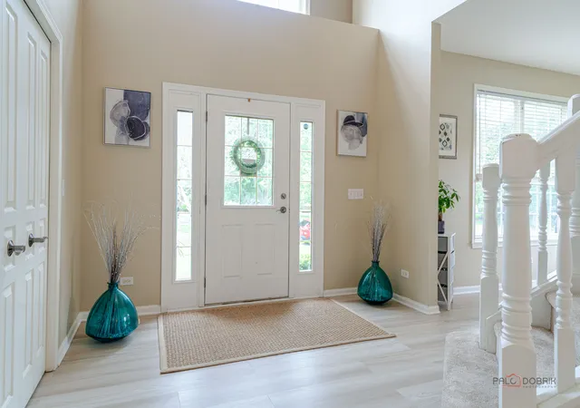 Photo 2 of Single family home for sale at 124 Carmella Dr, Crystal Lake, IL 60012 | MLS# 12753570 | Listing updated on 2026-09-08