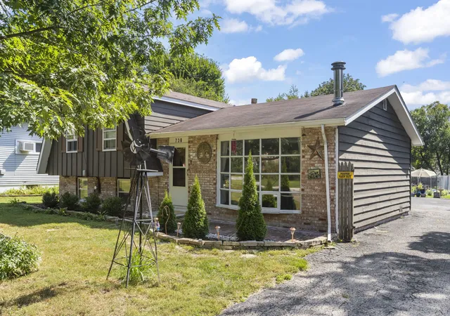 Photo 2 of Single family home for sale at 738 Church St, Batavia, IL 60510 | MLS# 12753583 | Listing updated on 2026-09-29