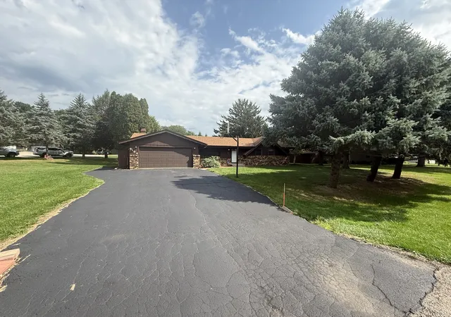 Photo 2 of Sale Pending at 6194 Abington Dr, Rockford, IL 61109 | MLS# 12753586 | Listing updated on 2026-09-13