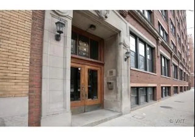 Photo 1 of Condo for sale at 913 W Van Buren St #5E, Chicago, IL 60607 | MLS# 12753590 | Listing updated on 2026-09-15