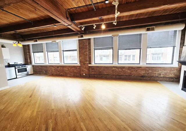 Photo 3 of Condo for sale at 913 W Van Buren St #5E, Chicago, IL 60607 | MLS# 12753590 | Listing updated on 2026-09-15