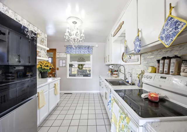 Photo 4 of Single family home for sale at 724 Hastings St, Elgin, IL 60120 | MLS# 12753598 | Listing updated on 2026-09-14