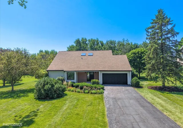Photo 1 of Single family home for sale at 13 Chipping Campden Dr, South Barrington, IL 60010 | MLS# 12753601 | Listing updated on 2026-09-14