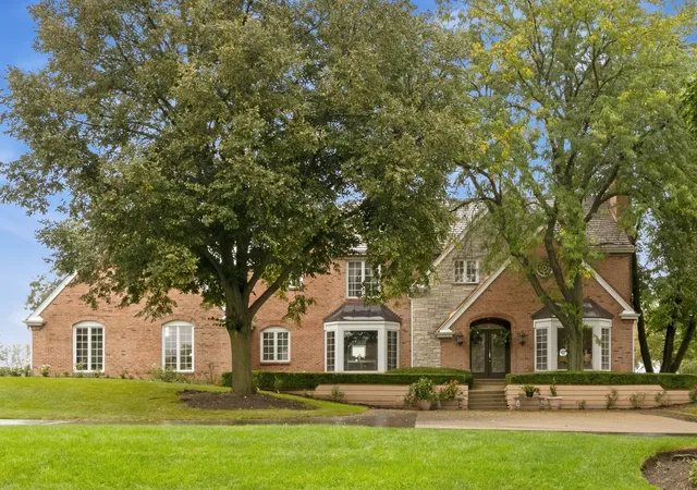 Photo 2 of Single family home for sale at 4 S Wynstone Dr, North Barrington, IL 60010 | MLS# 12753618 | Listing updated on 2026-09-24