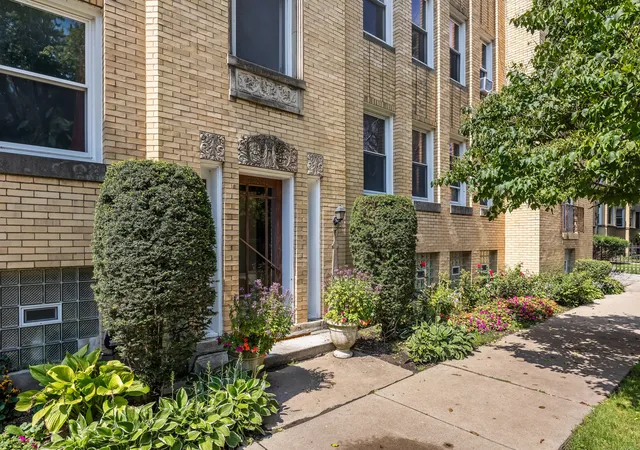 Condo for sale at 6142 N Hamilton Ave #2N, Chicago, IL 60659 | MLS# 12753619