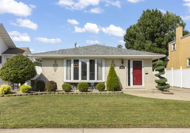 Photo 1 of Single family home for sale at 9204 Parkside Ave, Oak Lawn, IL 60453 | MLS# 12753624 | Listing updated on 2026-09-25