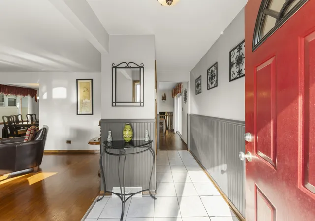 Photo 3 of Single family home for sale at 9204 Parkside Ave, Oak Lawn, IL 60453 | MLS# 12753624 | Listing updated on 2026-09-25