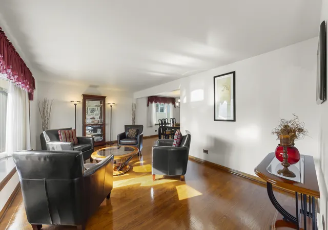 Photo 3 of Single family home for sale at 9204 Parkside Ave, Oak Lawn, IL 60453 | MLS# 12753624 | Listing updated on 2026-09-14