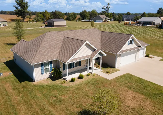 Photo 1 of Single family home for sale at 15730 Jadin Rd, Marion, IL 62959 | MLS# 12753626 | Listing updated on 2026-09-14