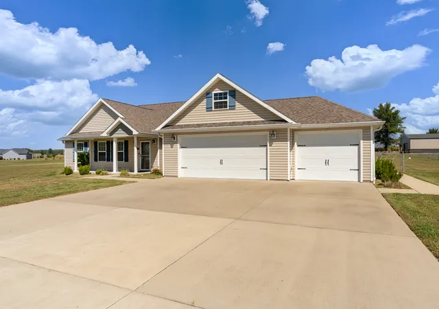 Photo 3 of Single family home for sale at 15730 Jadin Rd, Marion, IL 62959 | MLS# 12753626 | Listing updated on 2026-09-29