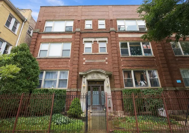 Condo for sale at 827 W Lawrence Ave #1S, Chicago, IL 60640 | MLS# 12753643