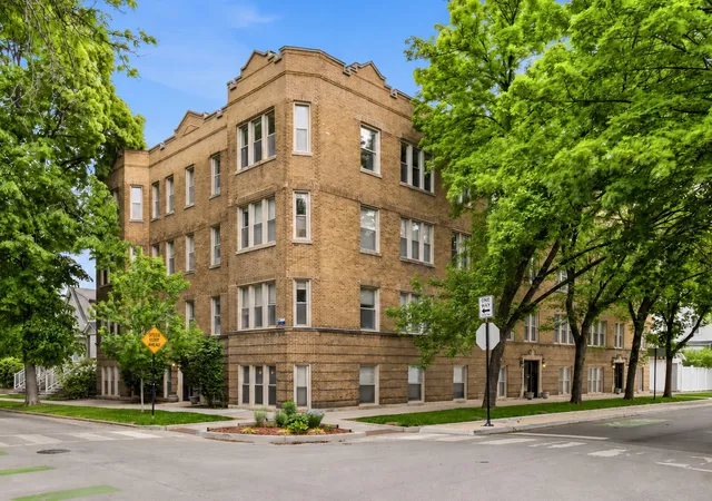 Photo 1 of Condo for sale at 2152 W Ainslie St #D3, Chicago, IL 60625 | MLS# 12753644 | Listing updated on 2026-09-27