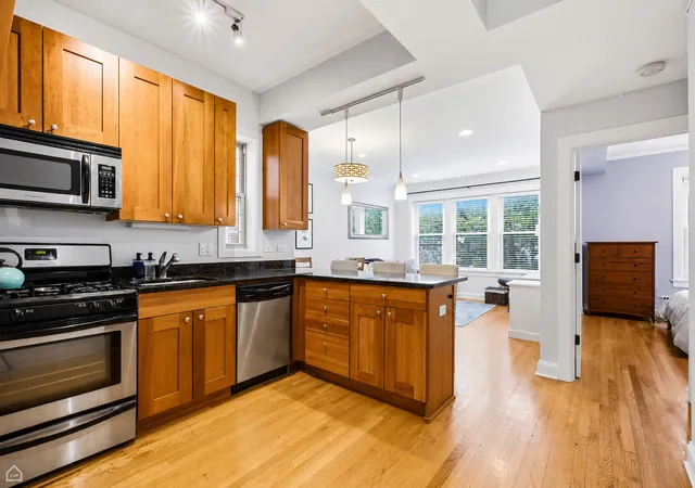 Photo 4 of Condo for sale at 2152 W Ainslie St #D3, Chicago, IL 60625 | MLS# 12753644 | Listing updated on 2026-09-14