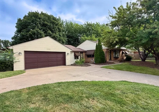Photo 2 of Single family home for sale at 2905 31st Avenue, Rock Island, IL 61201 | MLS# 12753657 | Listing updated on 2026-09-14