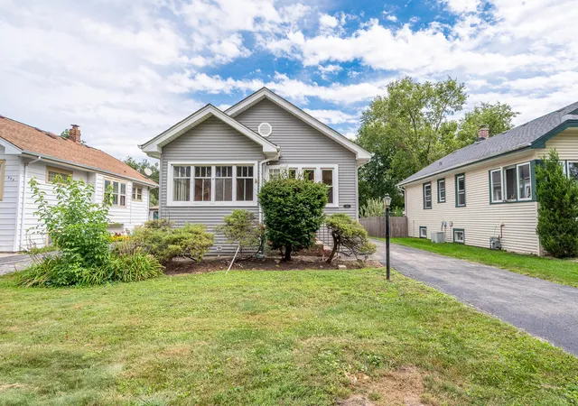 Photo 1 of Single family home for sale at 527 S Summit Ave, Villa Park, IL 60181 | MLS# 12753661 | Listing updated on 2026-10-04