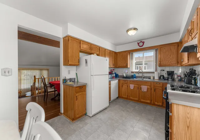Photo 3 of Single family home for sale at 17816 Tanglewood Ct, Hazel Crest, IL 60429 | MLS# 12753664 | Listing updated on 2026-09-22