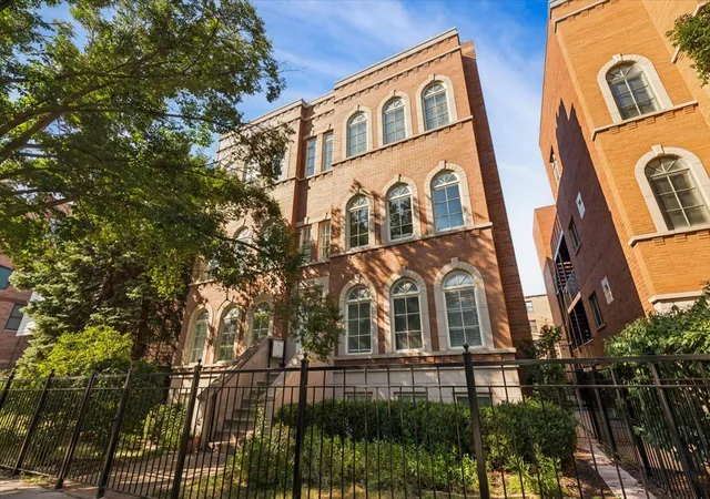 Condo for sale at 2454 W Foster Ave #2E, Chicago, IL 60625 | MLS# 12753669