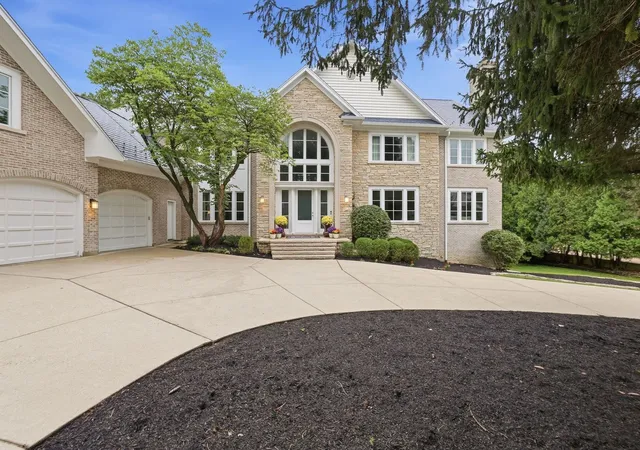 Single family home for sale at 3 Hillburn Ct, North Barrington, IL 60010 | MLS# 12753671