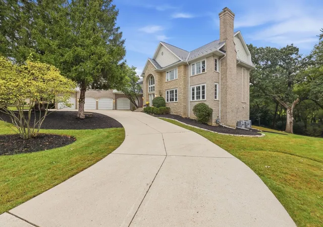 Photo 1 of Single family home for sale at 3 Hillburn Ct, North Barrington, IL 60010 | MLS# 12753671 | Listing updated on 2026-09-24