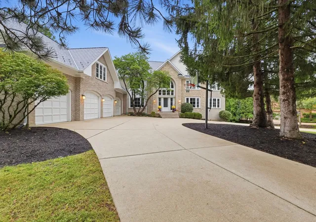 Photo 2 of Single family home for sale at 3 Hillburn Ct, North Barrington, IL 60010 | MLS# 12753671 | Listing updated on 2026-09-24