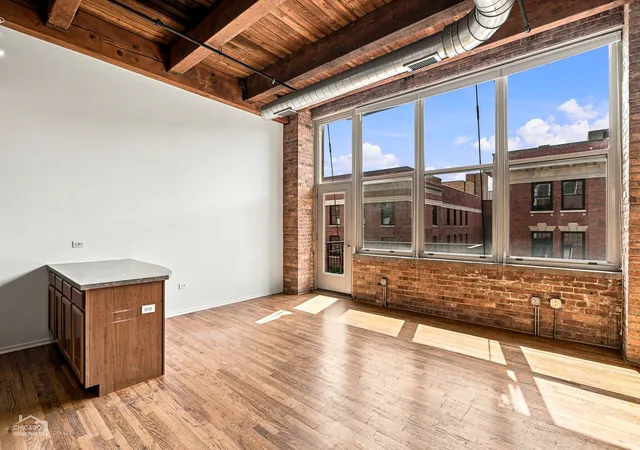 Photo 4 of Condo for sale at 1500 W Monroe St #411, Chicago, IL 60607 | MLS# 12753679 | Listing updated on 2026-10-03