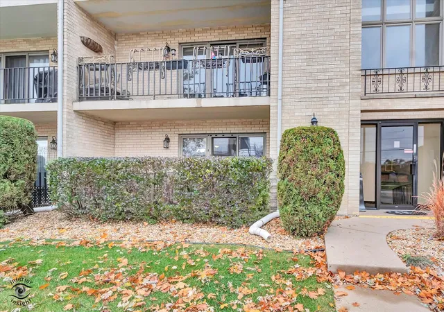 Listing Photo 2 - Condo for sale in building located at 10538 Central Ave, Chicago Ridge, IL 60415 - Unit #1-S