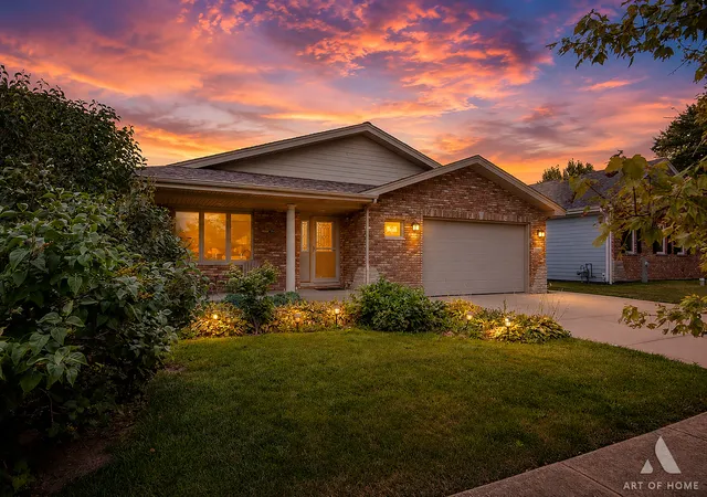 Single family home for sale at 11549 S Lavergne Ave, Alsip, IL 60803 | MLS# 12753704