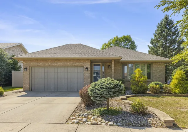 Photo 2 of Single family home for sale at 17070 Belle St, Oak Forest, IL 60452 | MLS# 12753715 | Listing updated on 2026-09-23