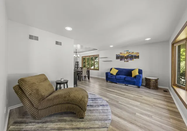 Photo 3 of Single family home for sale at 17070 Belle St, Oak Forest, IL 60452 | MLS# 12753715 | Listing updated on 2026-09-23