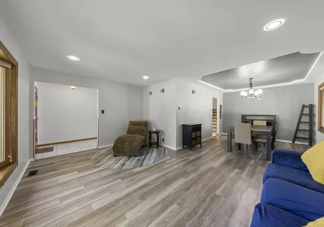 Photo 4 of Single family home for sale at 17070 Belle St, Oak Forest, IL 60452 | MLS# 12753715 | Listing updated on 2026-09-23