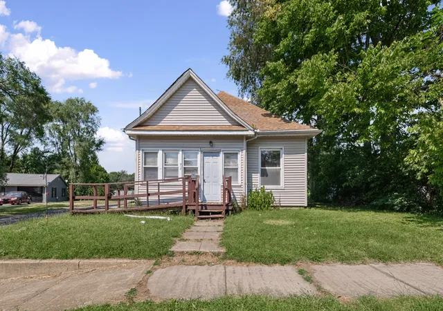 Photo 1 of Sale Pending at 902 E Park St, Urbana, IL 61802 | MLS# 12753716 | Listing updated on 2026-09-25