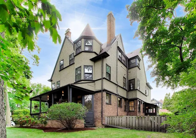 Photo 3 of Single family home for sale at 225 Hamilton St, Evanston, IL 60202 | MLS# 12753717 | Listing updated on 2026-10-04