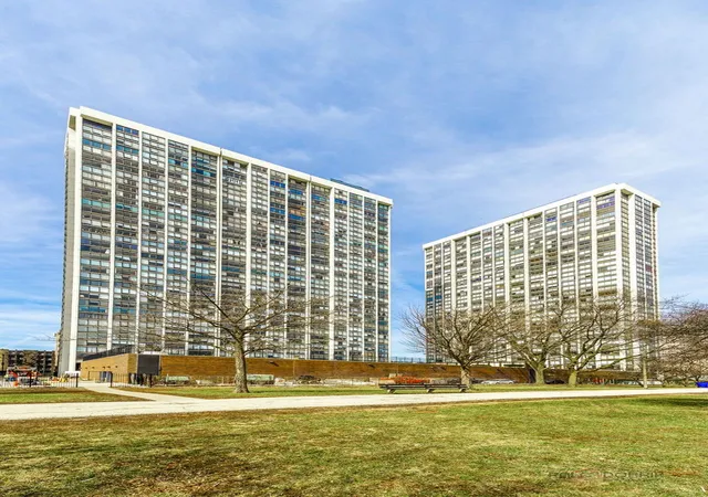 Photo 1 of Sale Pending at 5445 N Sheridan Rd #3805, Chicago, IL 60640 | MLS# 12753732 | Listing updated on 2026-10-04