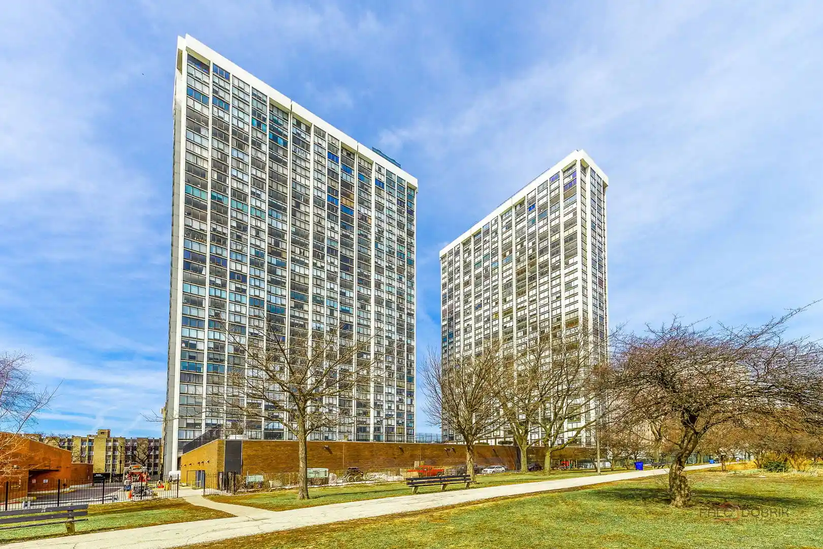 Listing Photo 2 - Condo for sale in 5445 N Sheridan Rd located at 5445 N Sheridan Rd, Chicago, IL 60640 - Unit #3805