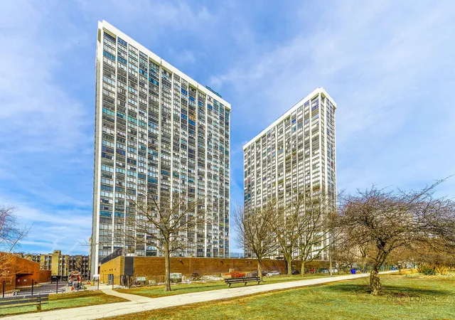 Photo 2 of Sale Pending at 5445 N Sheridan Rd #3805, Chicago, IL 60640 | MLS# 12753732 | Listing updated on 2026-10-04
